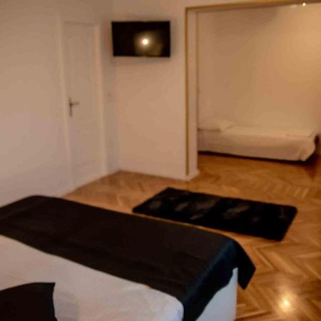 Casa Cattleya Hotel Targu Jiu Bagian luar foto