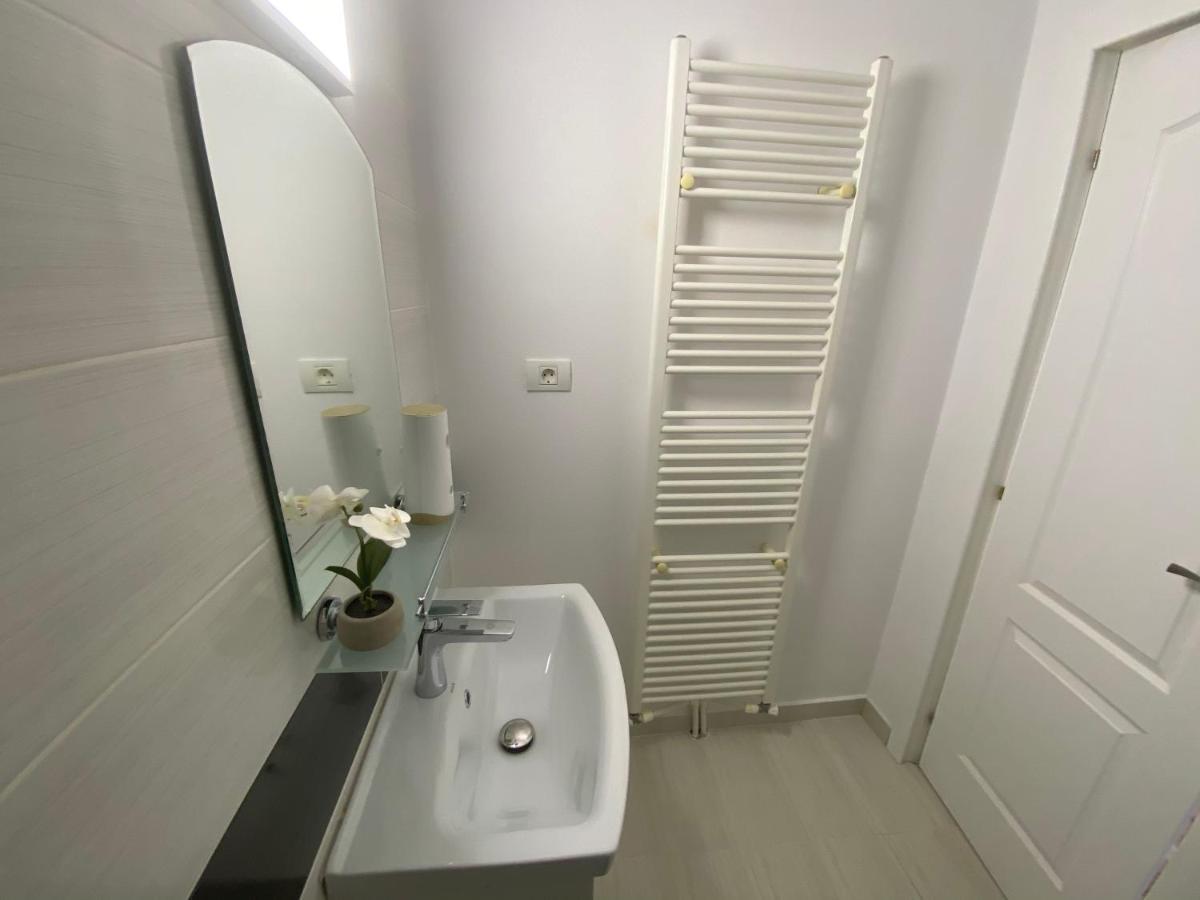 Casa Cattleya Hotel Targu Jiu Bagian luar foto
