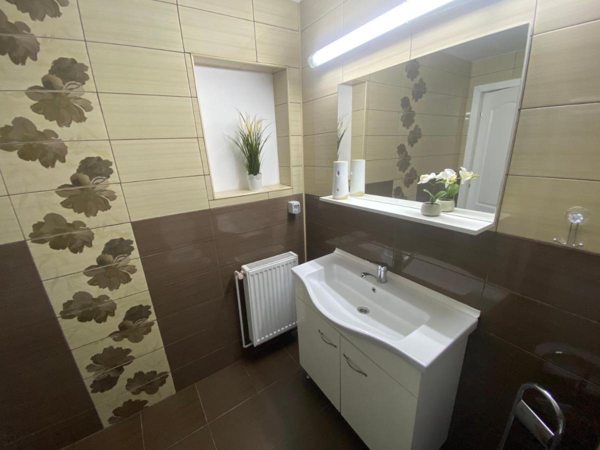 Casa Cattleya Hotel Targu Jiu Bagian luar foto