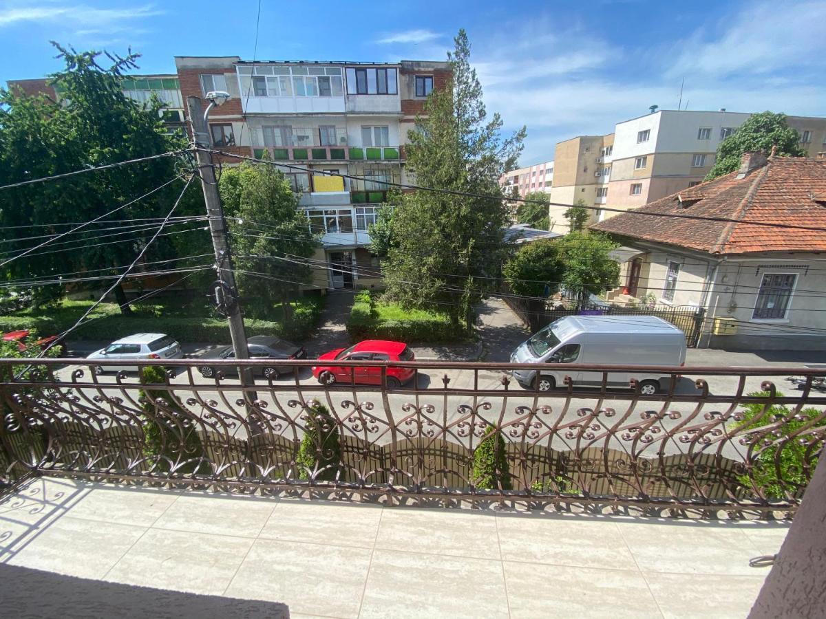 Casa Cattleya Hotel Targu Jiu Bagian luar foto