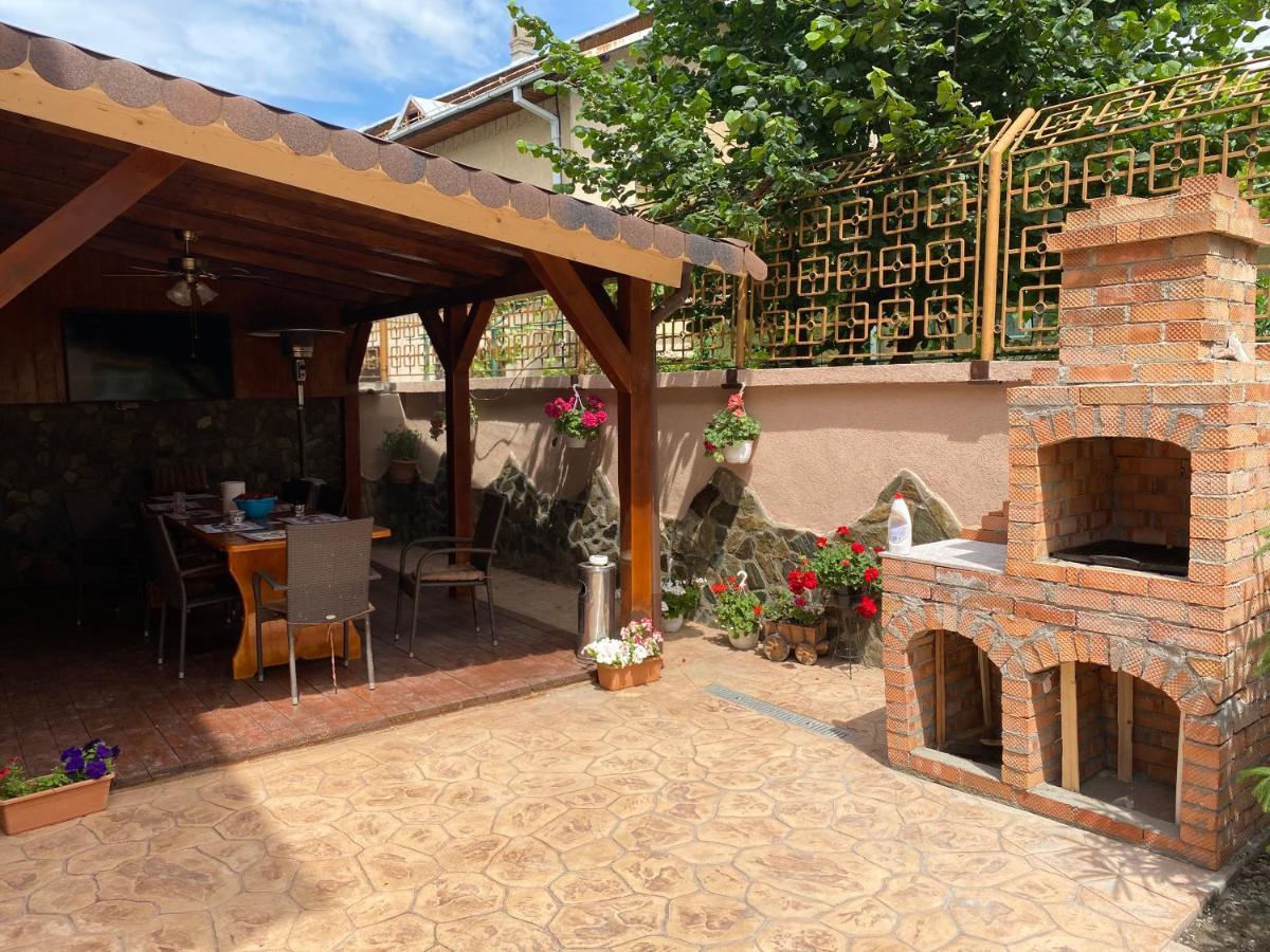 Casa Cattleya Hotel Targu Jiu Bagian luar foto