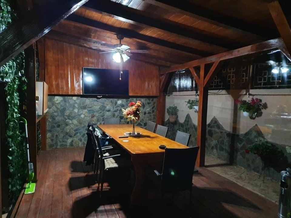 Casa Cattleya Hotel Targu Jiu Bagian luar foto
