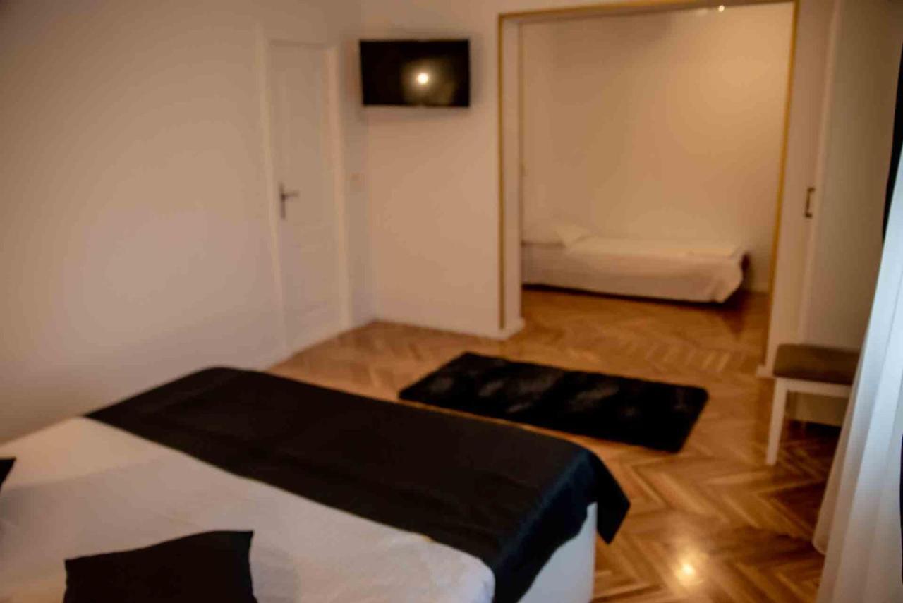 Casa Cattleya Hotel Targu Jiu Bagian luar foto